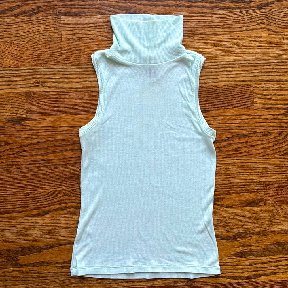 Banana Republic sleeveless mock neck turtleneck